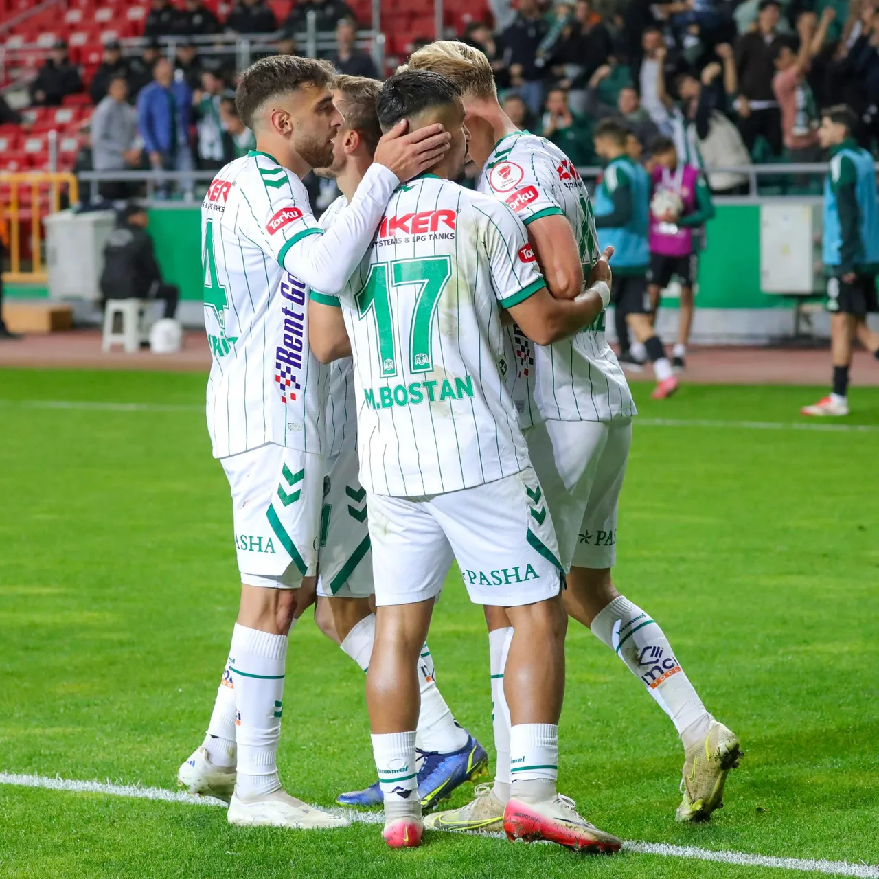 Bu sezon rakip fileleri 21 kez havalandıran Konyaspor'da 8 farklı futbolcu gol sevinci yaşadı