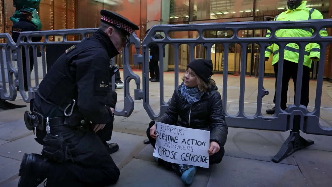 Londra'da Filistin eylemi: Greta Thunberg gözaltına alındı!
