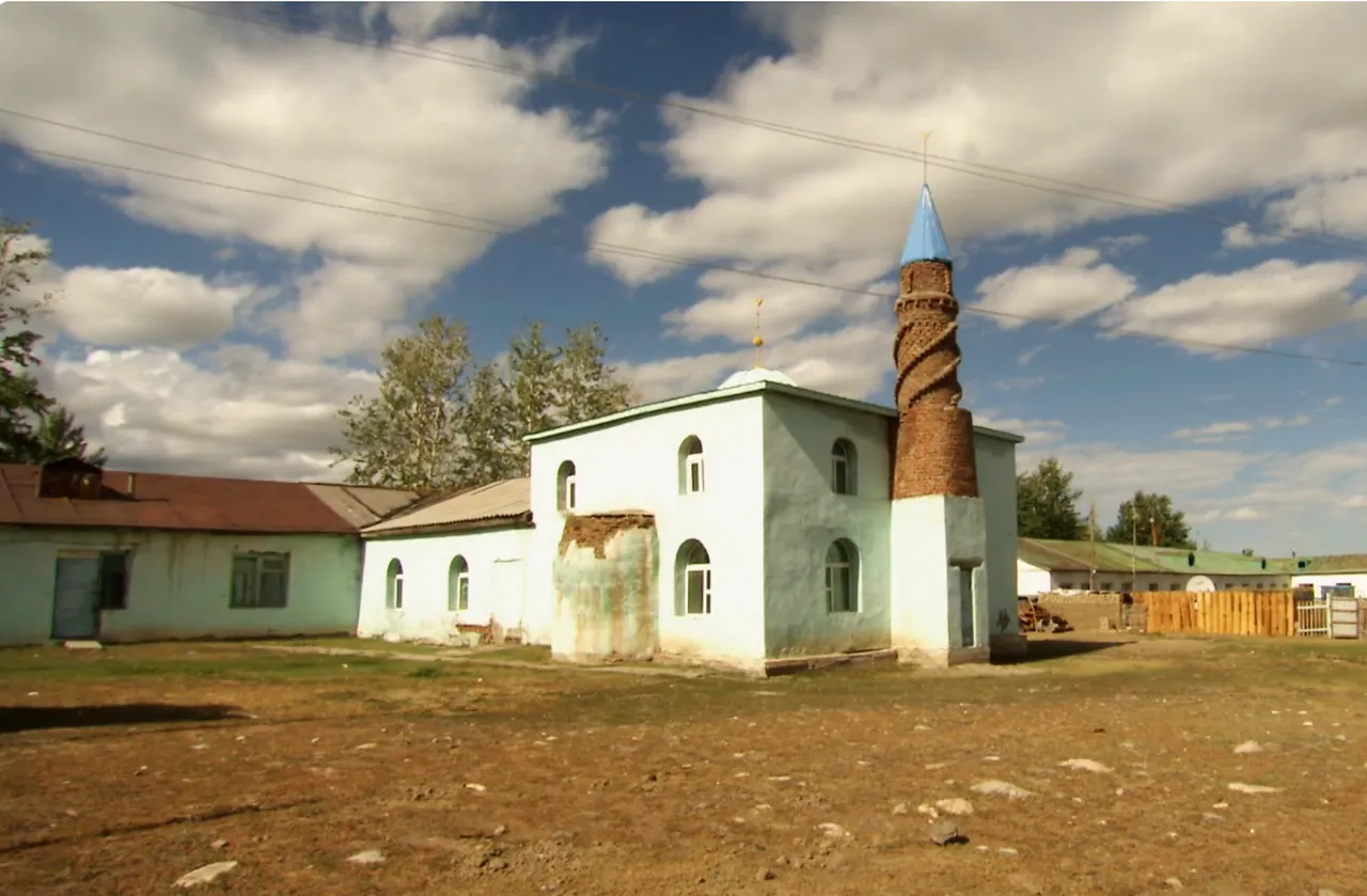 Moğolistan'da bir köy camisi