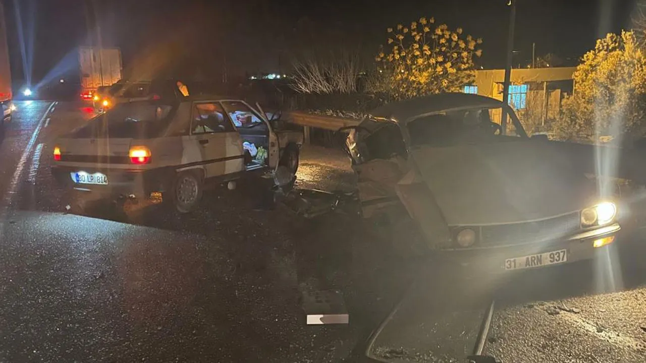 Osmaniye'de iki otomobilin çarpıştığı kazada can pazarı!