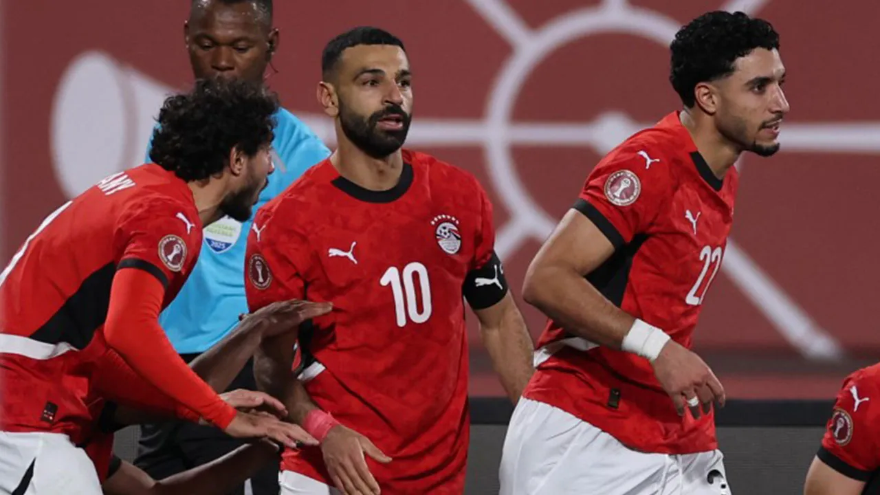 Salah sahne aldı, Mısır galibiyetle başladı