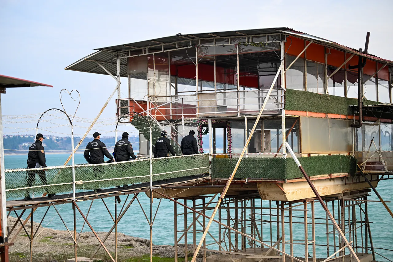 Seyhan Baraj Gölü kıyısında yıkım gerginliği! 4 kişi gözaltında