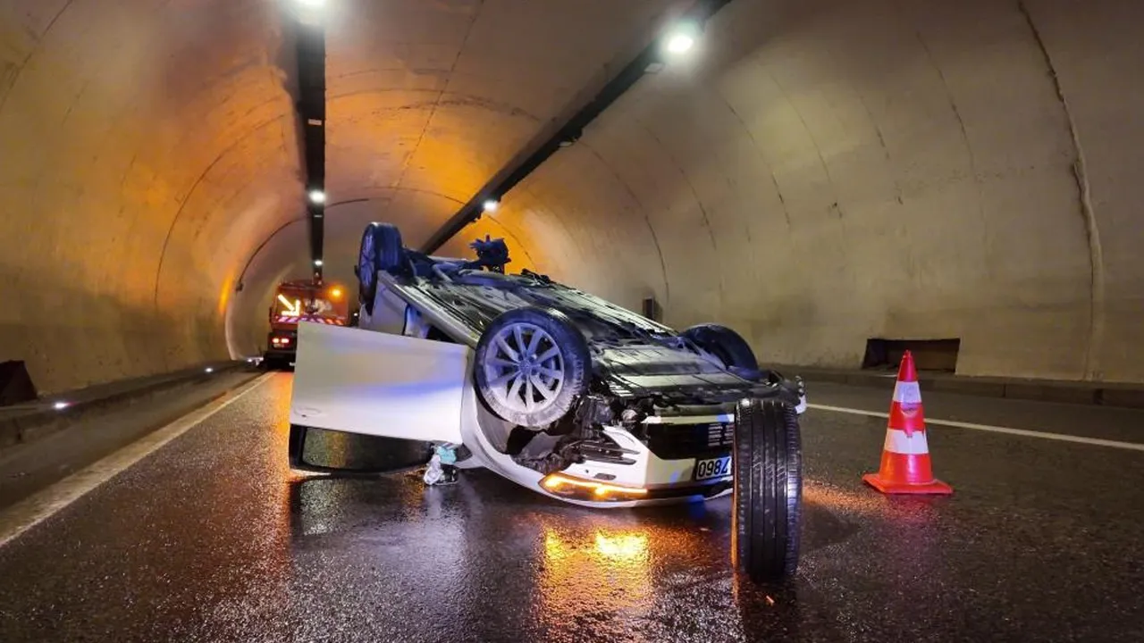 Yağış takla attırdı! Üsküdar'da yürekler ağza geldi