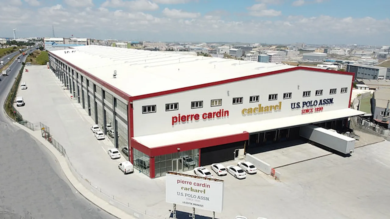 Yüzlerce mağazası var! Türkiyenin giyim devi satıldı, yeni sahibi de tanıdık