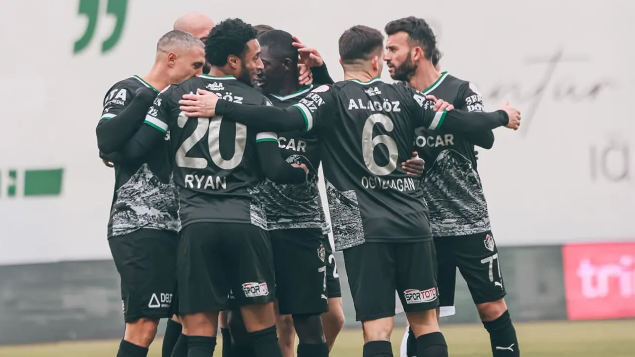 Aliağa Futbol, puanı 90'da kurtardı