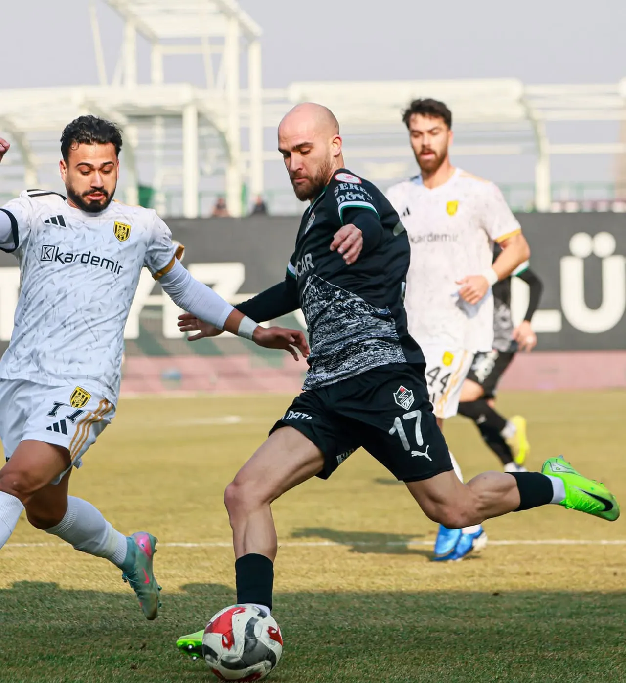 Alagöz Holding Iğdır FK ile Aliağa Futbol, Iğdır Şehir Stadı’nda karşı karşıya geldi