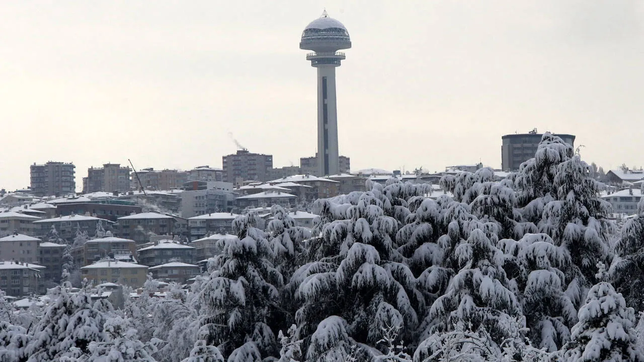 Ankarada okullar tatil mi, kar yağacak mı? 26 Aralık için Ankara Valiliğinden buzlanma ve don uyarısı!