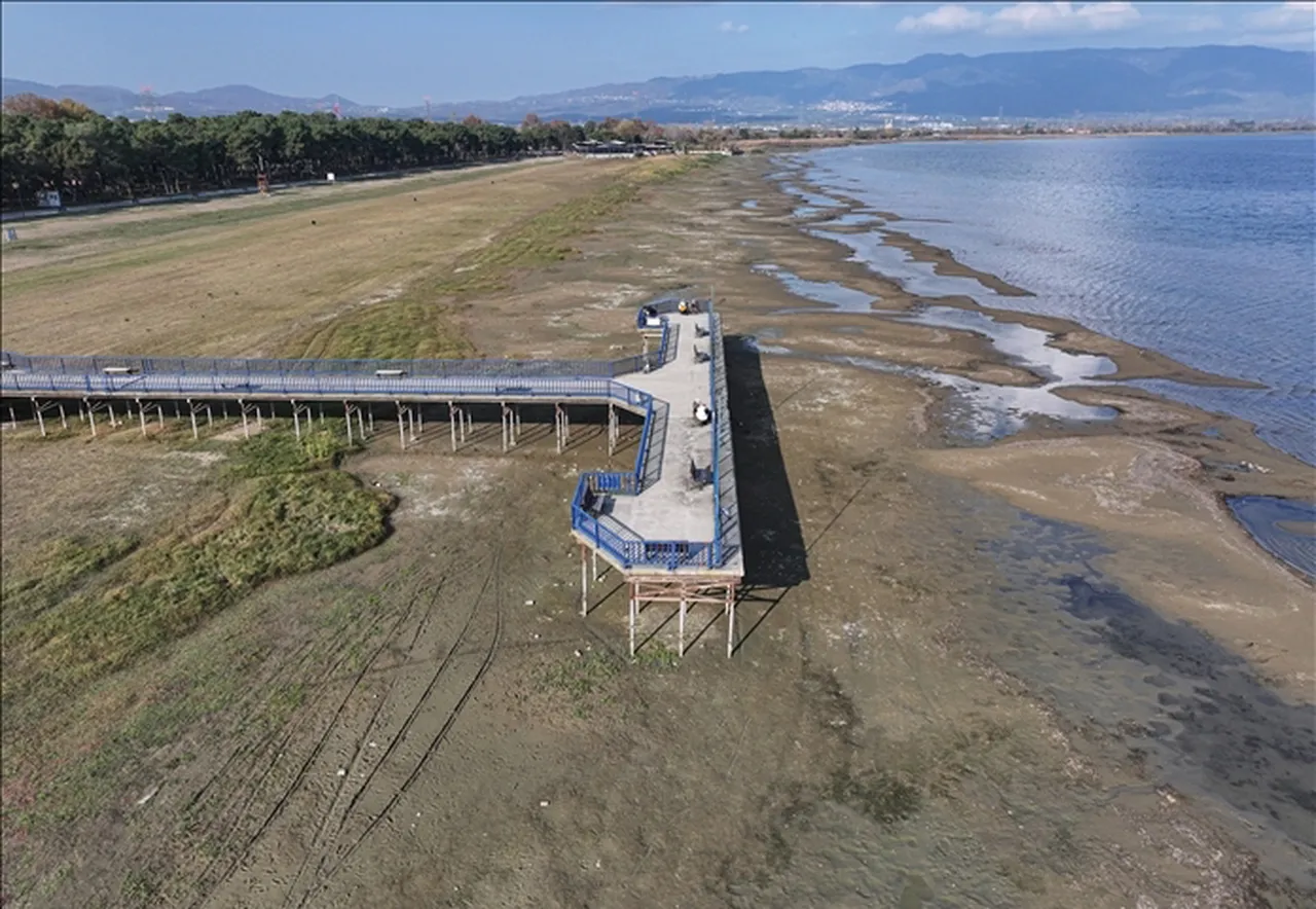 Bir zamanlar feribot yanaşıyordu! Marmara'nın en büyük gölünde alarm zilleri