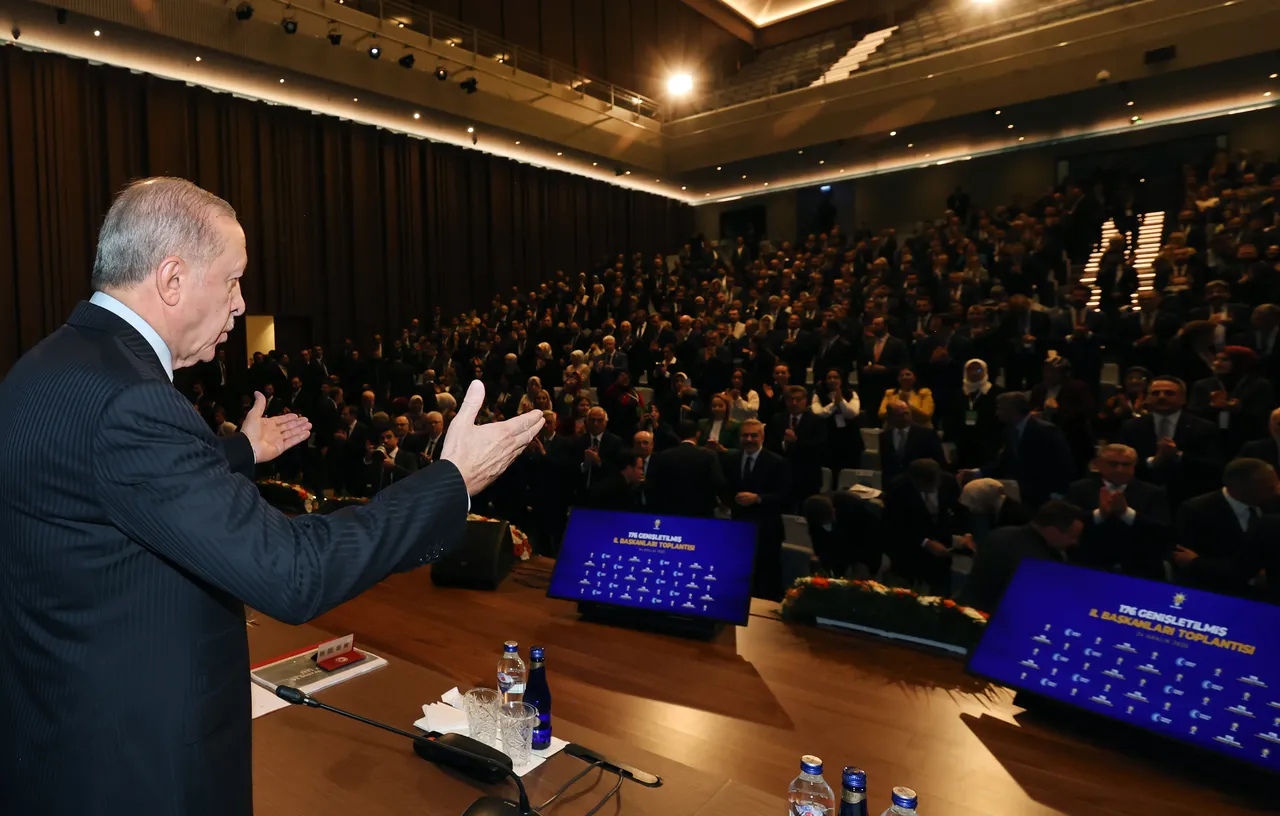 Cumhurbaşkanı Erdoğan'dan AK Parti teşkilatlarına uyarı! "Çarşıda, pazarda kasılarak yürüyenler..."