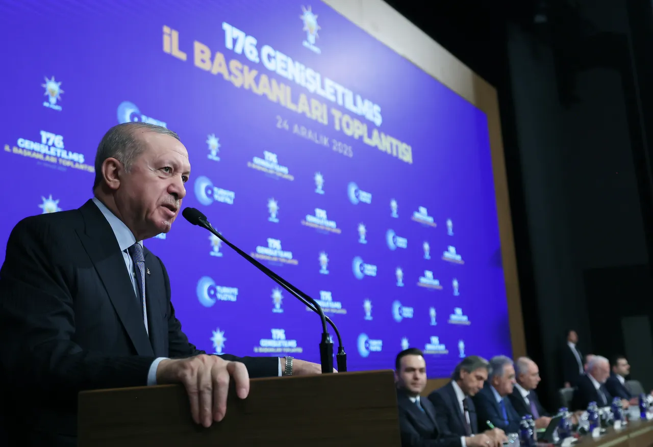 Cumhurbaşkanı Erdoğan'dan AK Parti teşkilatlarına uyarı! "Çarşıda, pazarda kasılarak yürüyenler..."