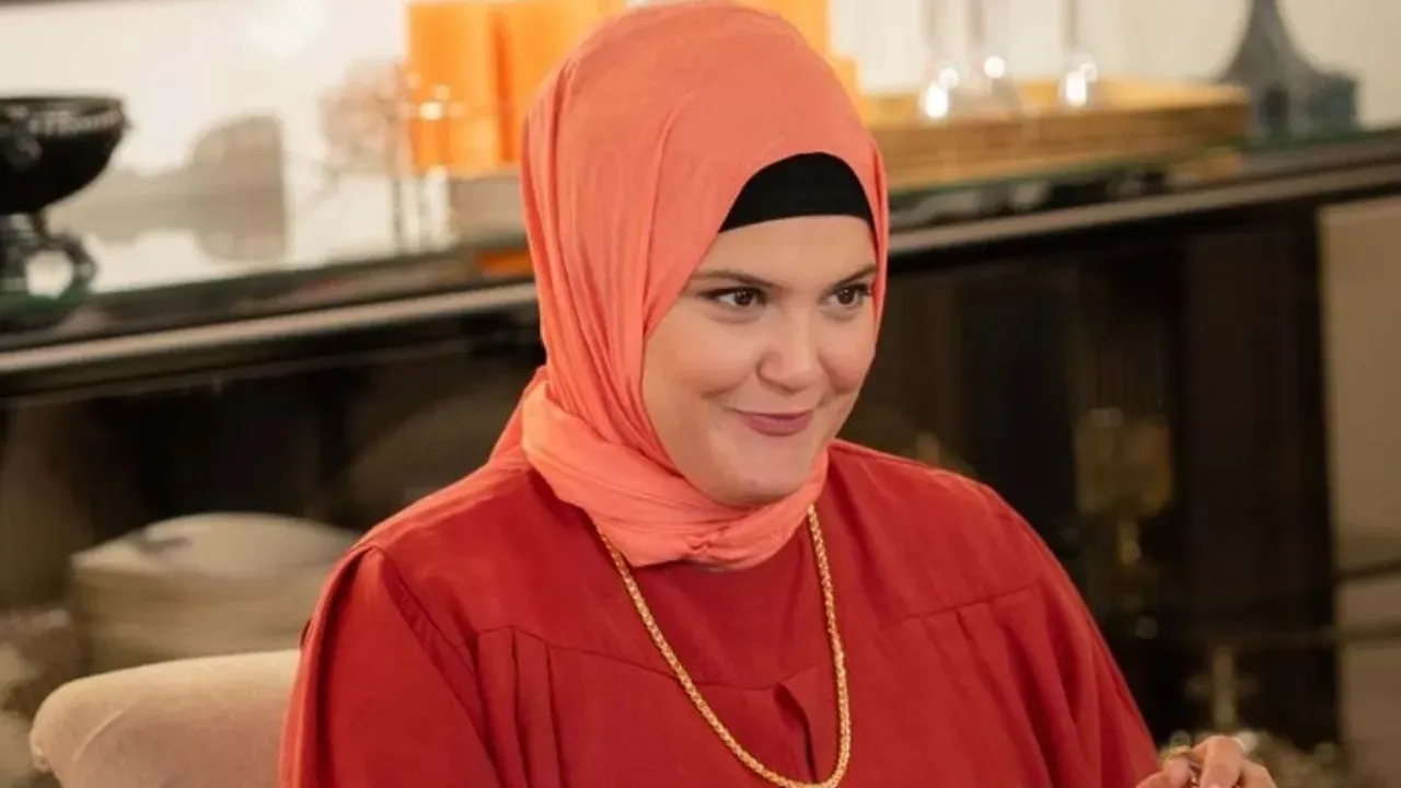 Feyza Civelek'in "Kızılcıklar Oldu Mu?" performansı gündem oldu