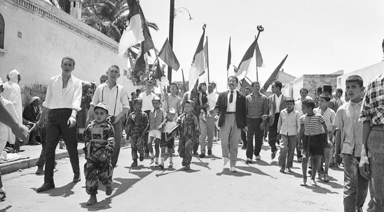 Fransa'nın Afrika'daki kara lekesi Cezayir'den 130 yıl sonra ilk!