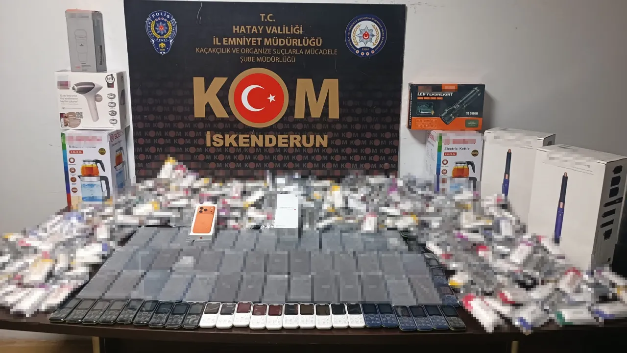 Hatay'da 'zula' operasyonu! Durdurulan aracın tavanından ve LPG tankından bakın neler çıktı!