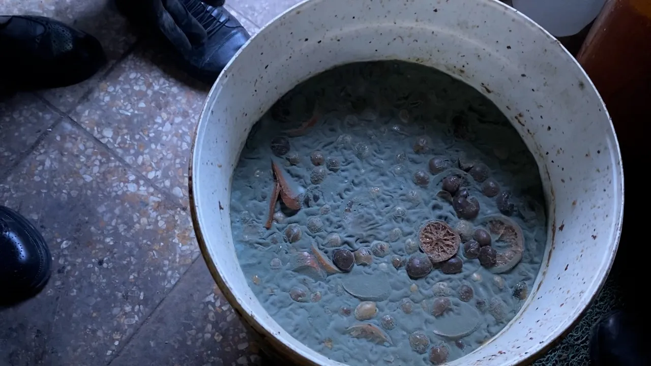 Hepsi kurtlanmış, küflenmiş! Tarihi geçen onlarca ürün imha edildi