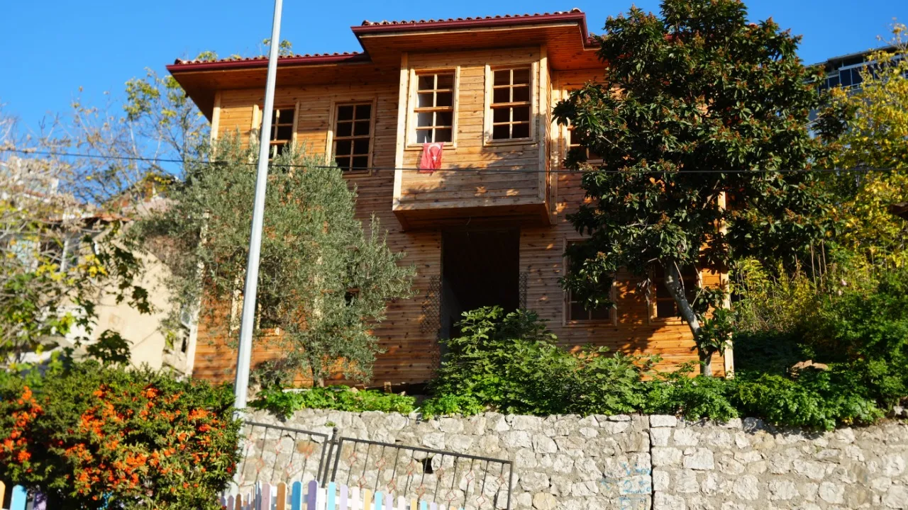 Hulusi Kentmen’in evi beş yıldır bitmedi