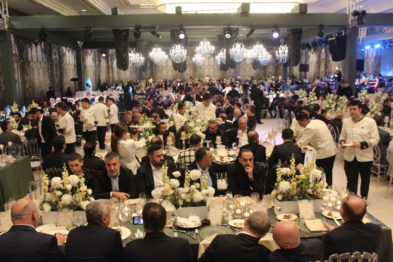 Kilolarca altın, milyonlarca lira takı! Aşiret düğününde paralar havada uçuştu