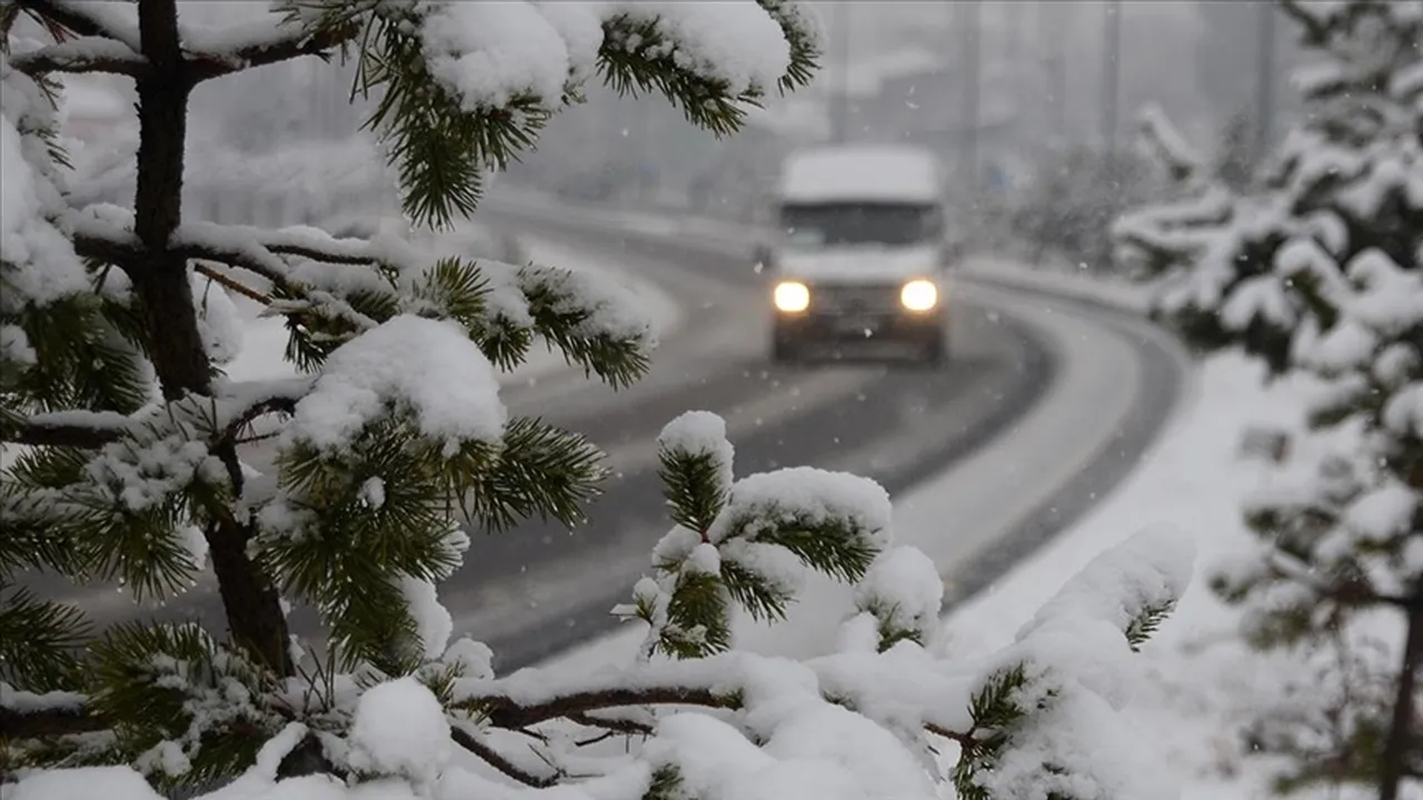 Meteoroloji’den 20 ile sağanak, 4 ile kar uyarısı! İkisi birden etkili olacak