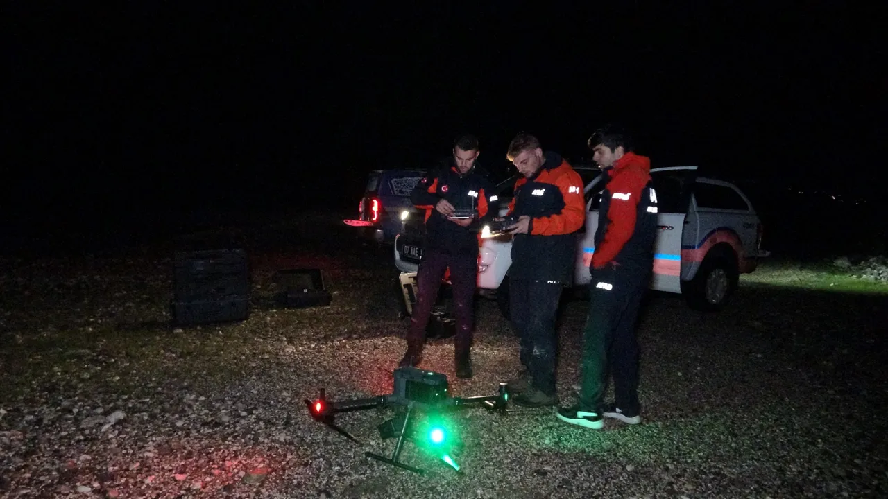 Sesini 4 gün sonra duyurabildi! 10 saat tırmandılar, nefes kesen kurtarma hikayesi