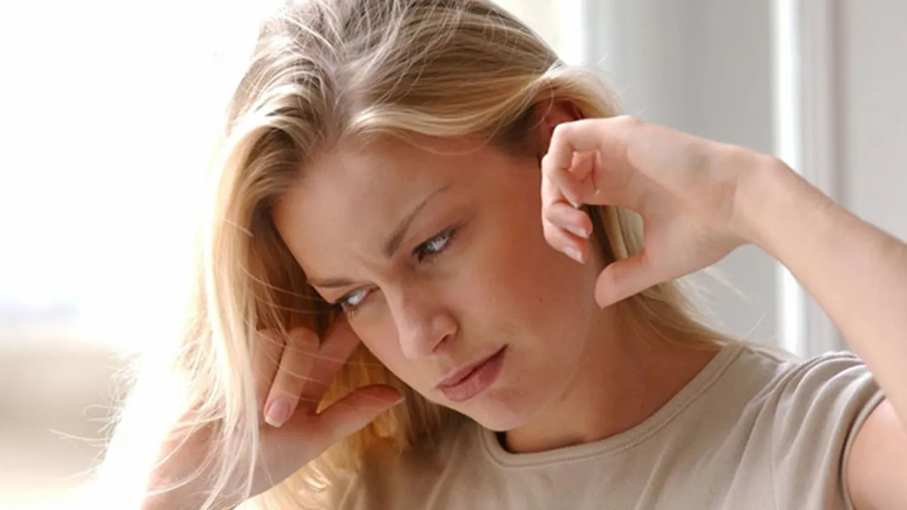 Tek kulakta çınlama riskli! Uzmanlar ‘hastalık habercisi olabilir’ diyor