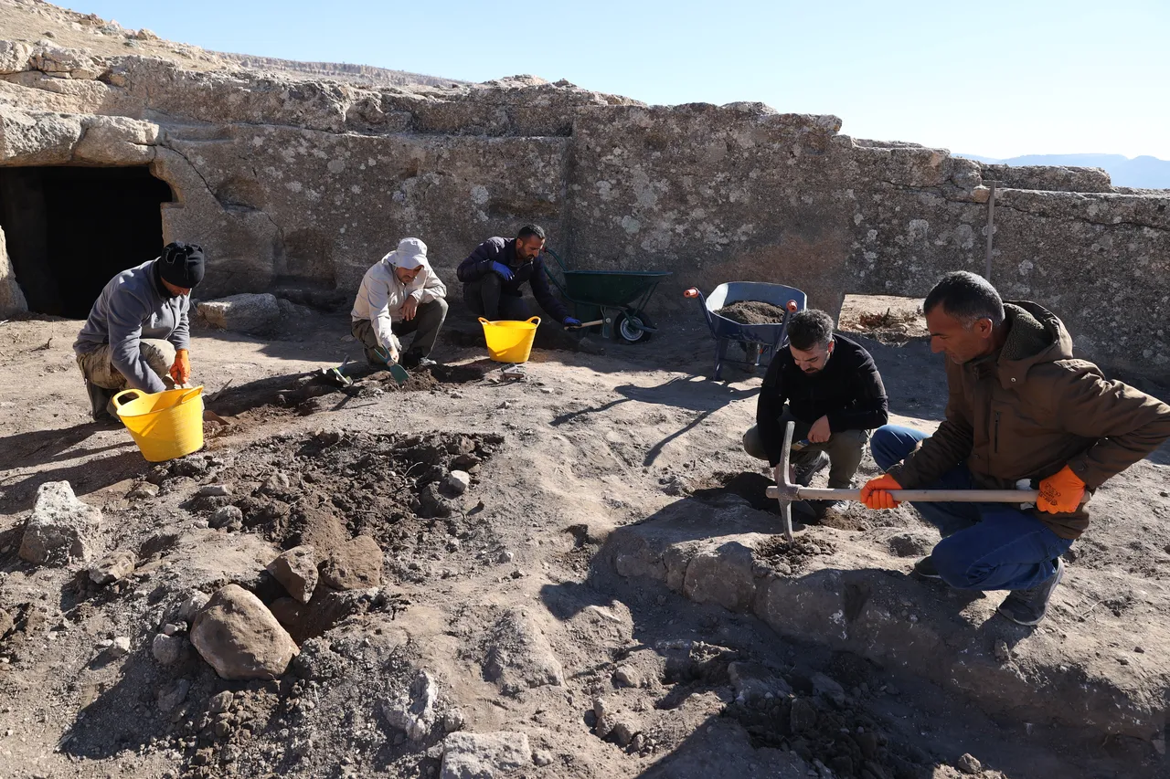 2 bin yıllık Rabat Kalesi’nde tarihi kazı: Mardin’in gizli hazinesi ortaya çıkıyor