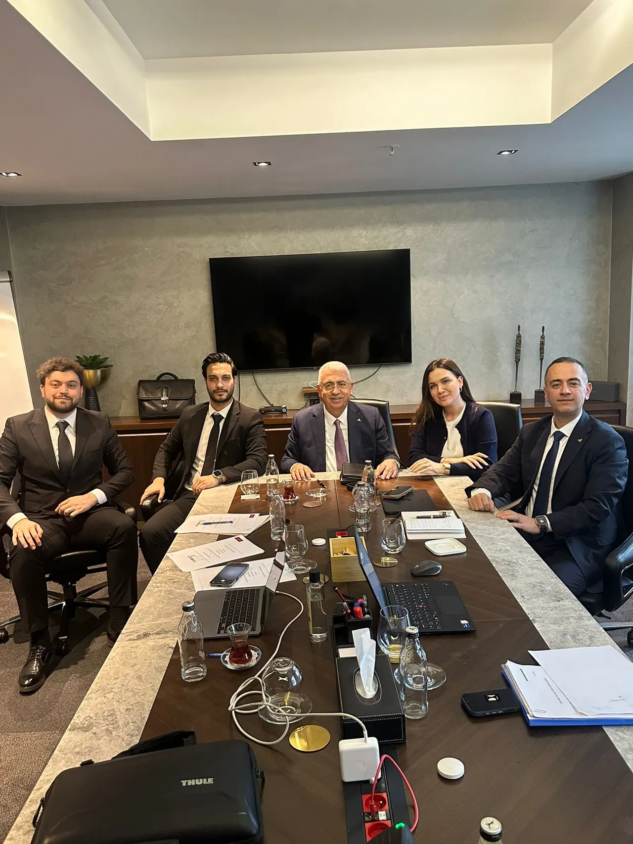 (Soldan Sağa)  Bixcod Teknoloji Kurucu Ortakları Altay Şükrü Yılmaz ve Ömer Kaya; Ahlatcı Holding Yönetim Kurulu Başkanı Ahmet Ahlatcı, Ahlatcı Holding Avukatı Elif Engin Ahlatcı ve Ahlatcı Holding CFO’su Elvan Kesgin.