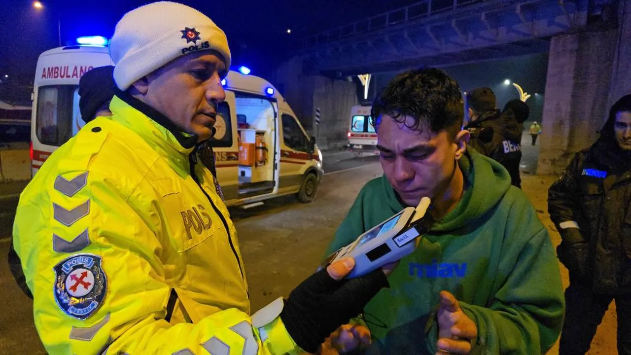 Alkollü sürücü ortalığı birbirine kattı! Polisten kaçtı, kaza yapınca yakalandı