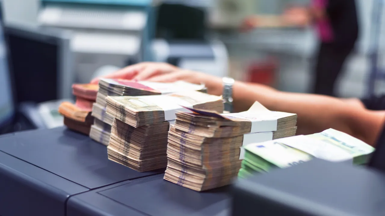 Bankaya yatırdığı binlerce lirası küle döndü! Sebebi ise şaşkına çevirdi