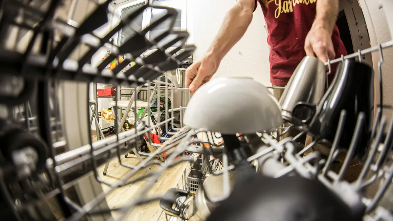 Bulaşıkçılıktan tezgahtarlığa... En zengin 10 CEO'nun şaşırtan ilk işleri