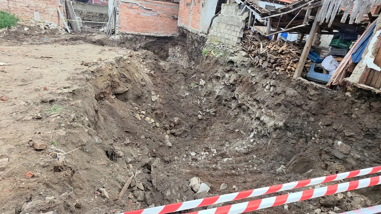 Bursada inşaat kazısında şaşırtan manzara! Mezar ve testi bulundu