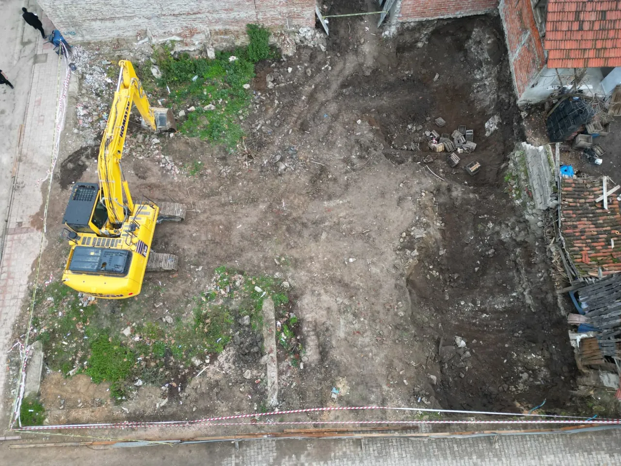 Bursada inşaat kazısında şaşırtan manzara! Mezar ve testi bulundu