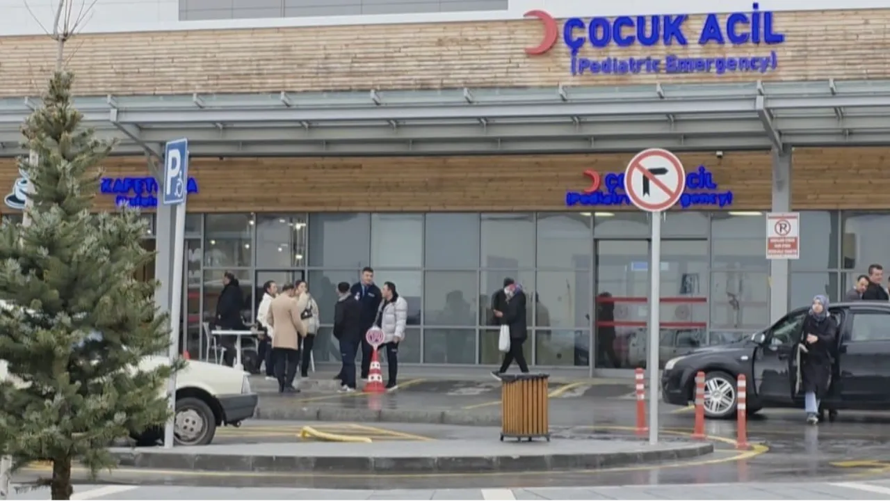 Çikolata yiyen öğrenciler fenalaştı! Ortaokulda büyük panik