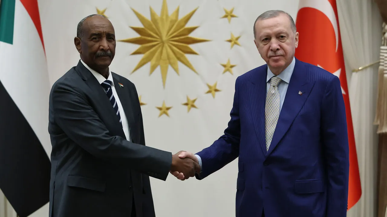 Cumhurbaşkanı Erdoğan, Sudan Egemenlik Konseyi Başkanı Burhan ile bir araya geldi