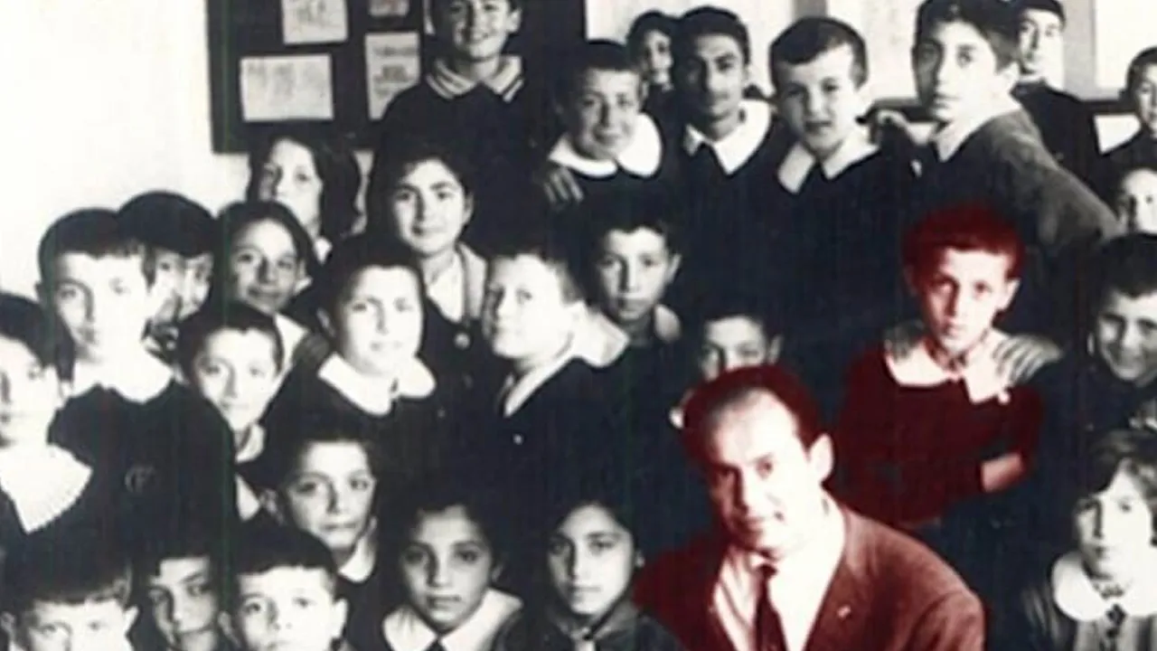 Cumhurbaşkanı Erdoğan'ın öğretmeni Ergün Sönmez son yolculuğuna uğurlandı