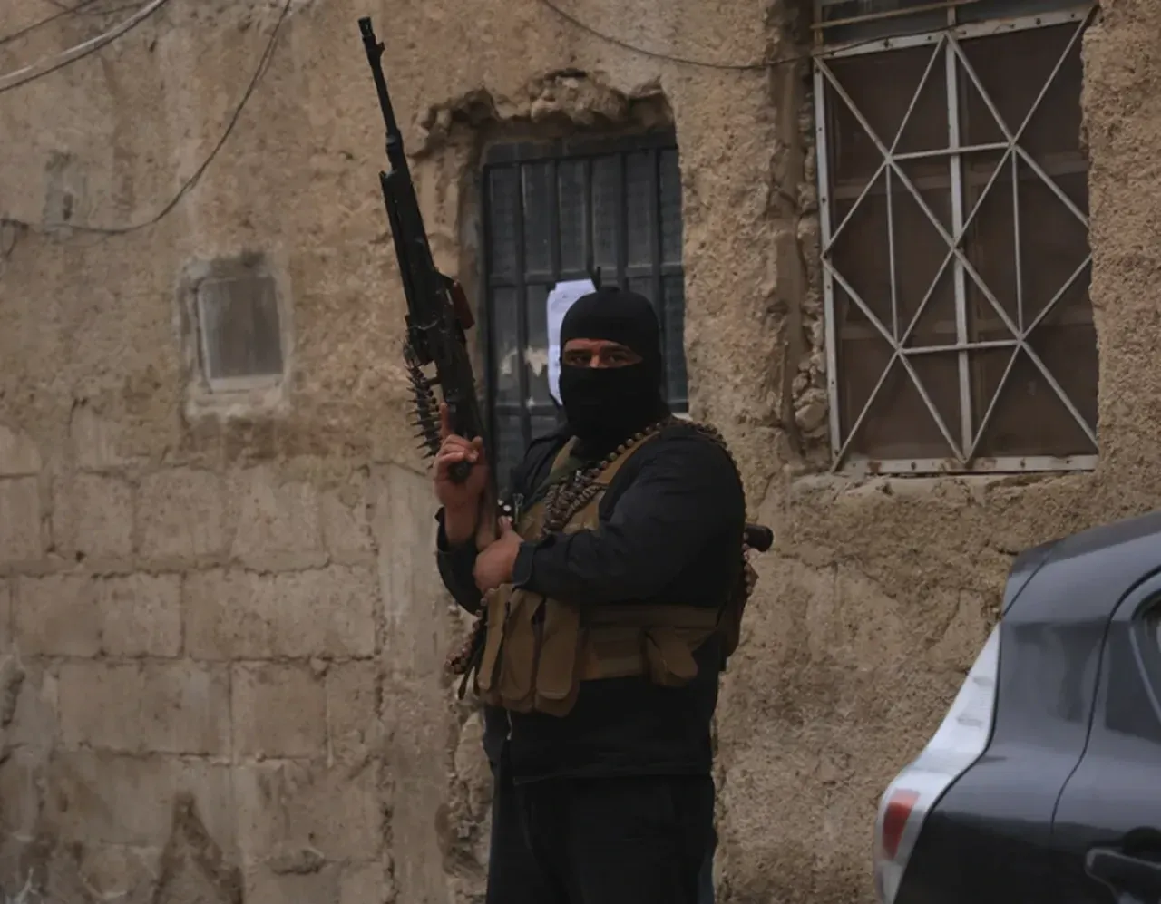 DEAŞ'a üst düzey darbe: Sözde Şam valisi ve yardımcıları patlayıcı yeleklerle yakalandı