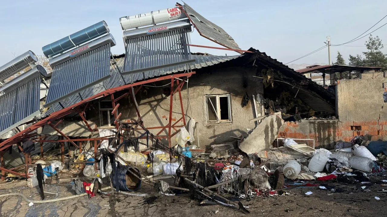 Diyarbakır'da peynir üretilen tesiste patlama: Yaralılar var