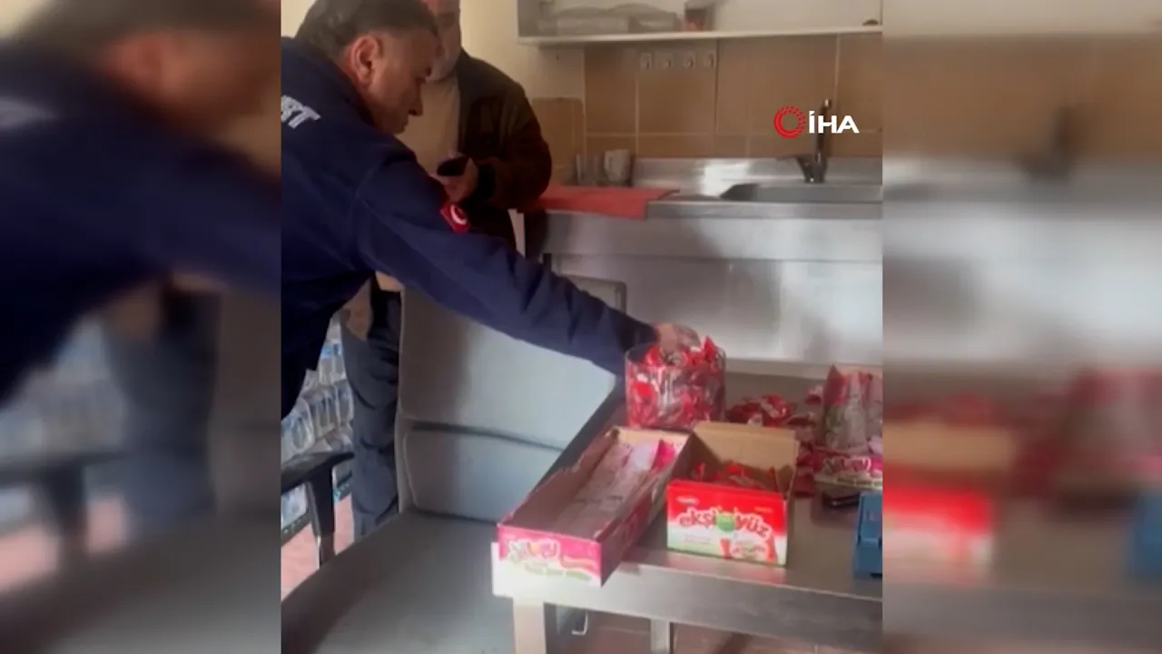 Esenyurt'ta kantin denetimi! Yasaklı ürünleri çocuklara yedireceklerdi