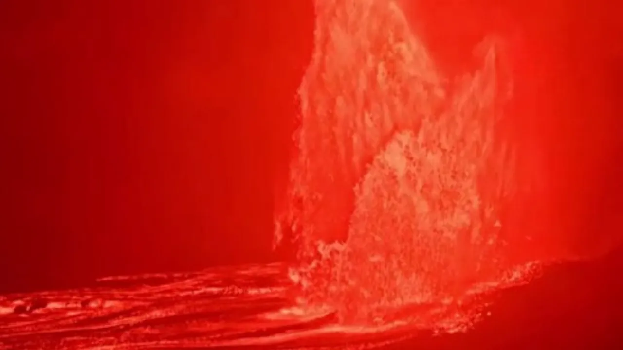 Hawaii'deki Kilauea Yanardağı patlamaya devam ediyor! Lavlar 425 metreye kadar ulaştı