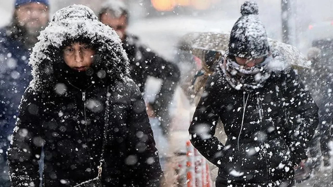 İstanbul'da kar yağışına saatler kaldı! Sıcaklık 0 dereceyi görecek: Meteoroloji'den gün gün uyarı