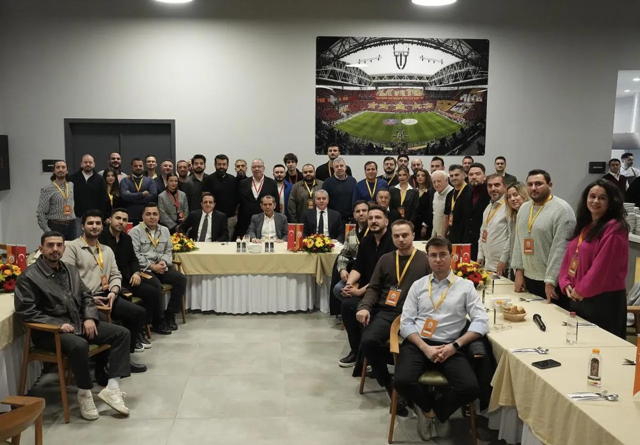 Galatasaray'dan Kemerburgaz Metin Oktay Tesisleri'nde sohbet toplantısı