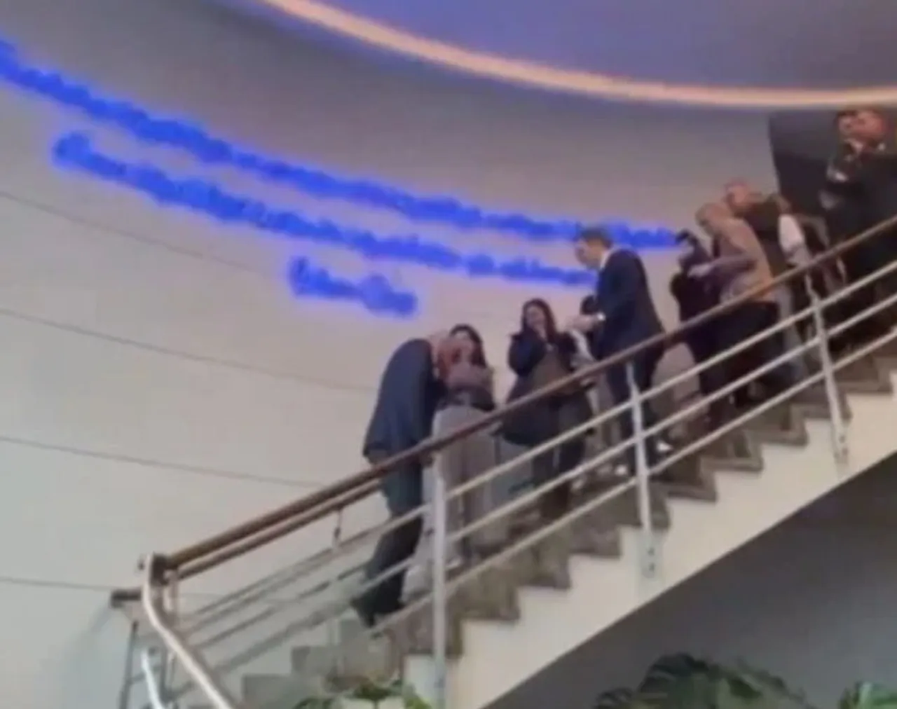 Saran'ın gözyaşlarını tutamadığı an