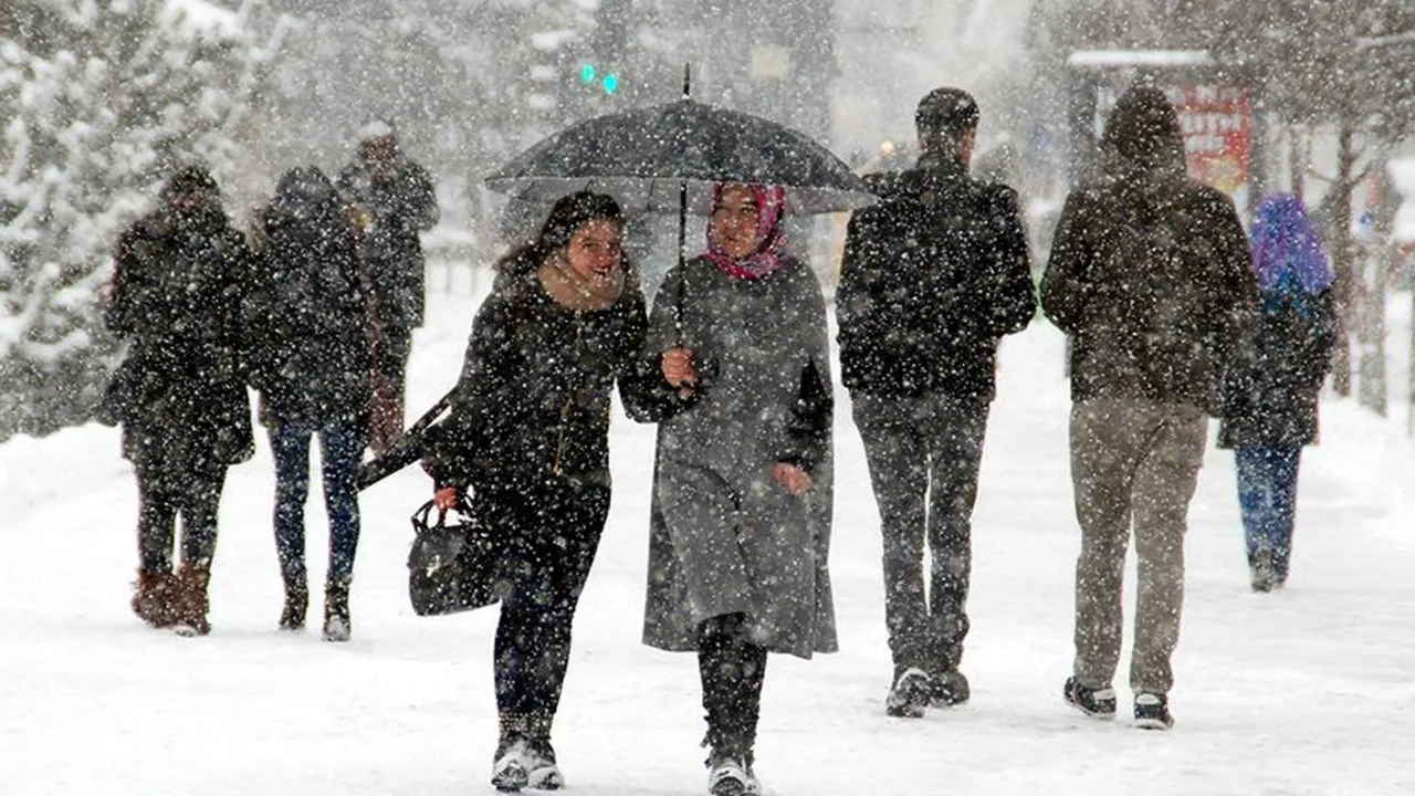 Sıcaklık düşüyor kar geliyor! Uzman isim bölge bölge uyardı