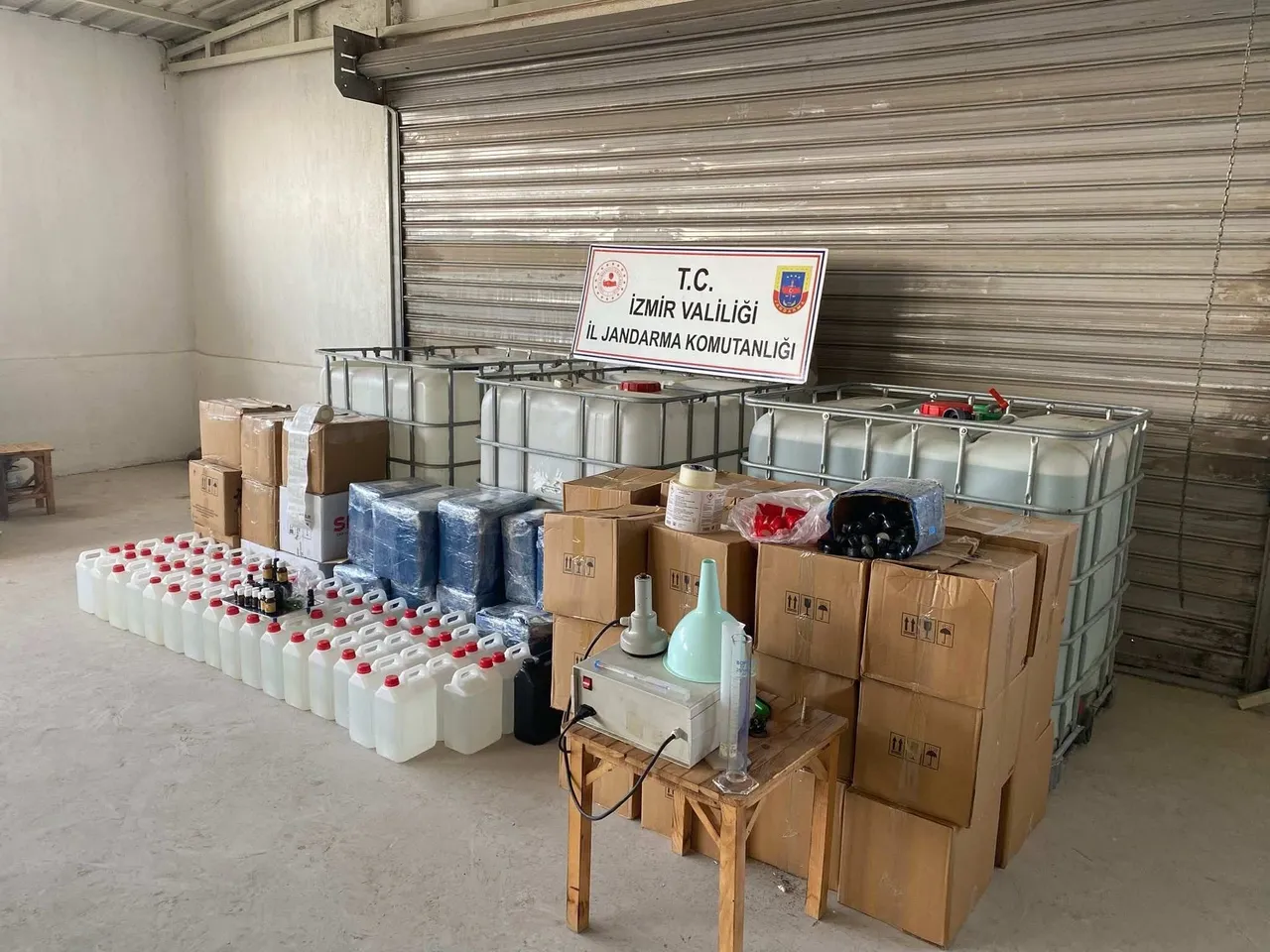 Yılbaşı öncesi İzmir'de sahte alkol operasyon