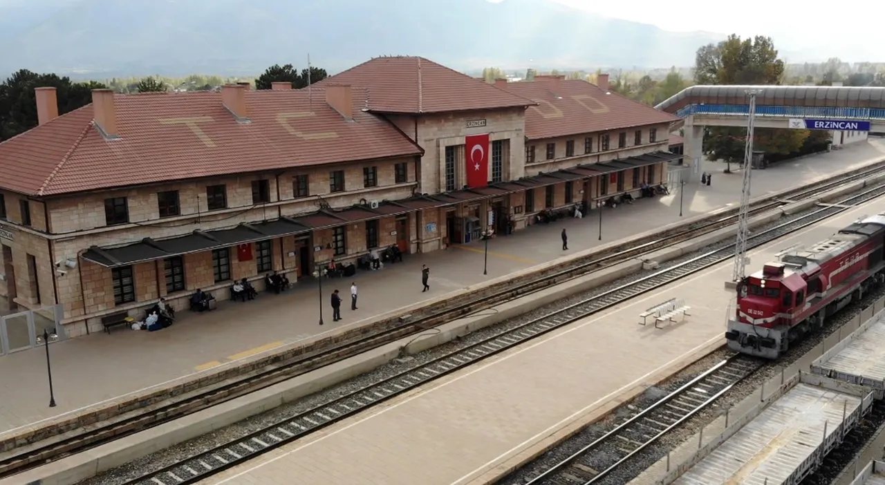 7,9’luk depremde bile yıkılmayan tek yapı! Erzincan Tren Garı 87 yıldır sapasağlam