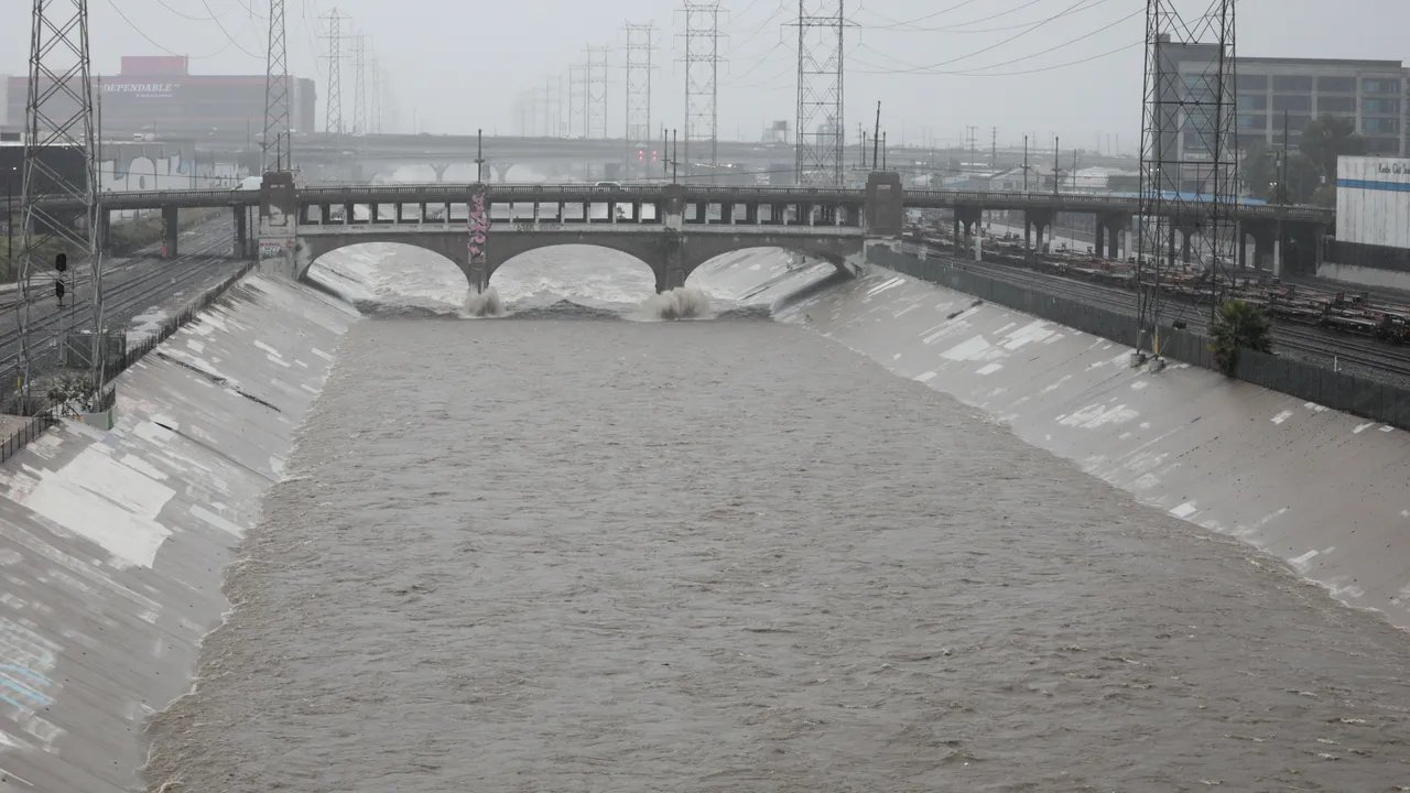 ABD'de sel felaketi! Çok sayıda ölü, onlarca yol kapalı