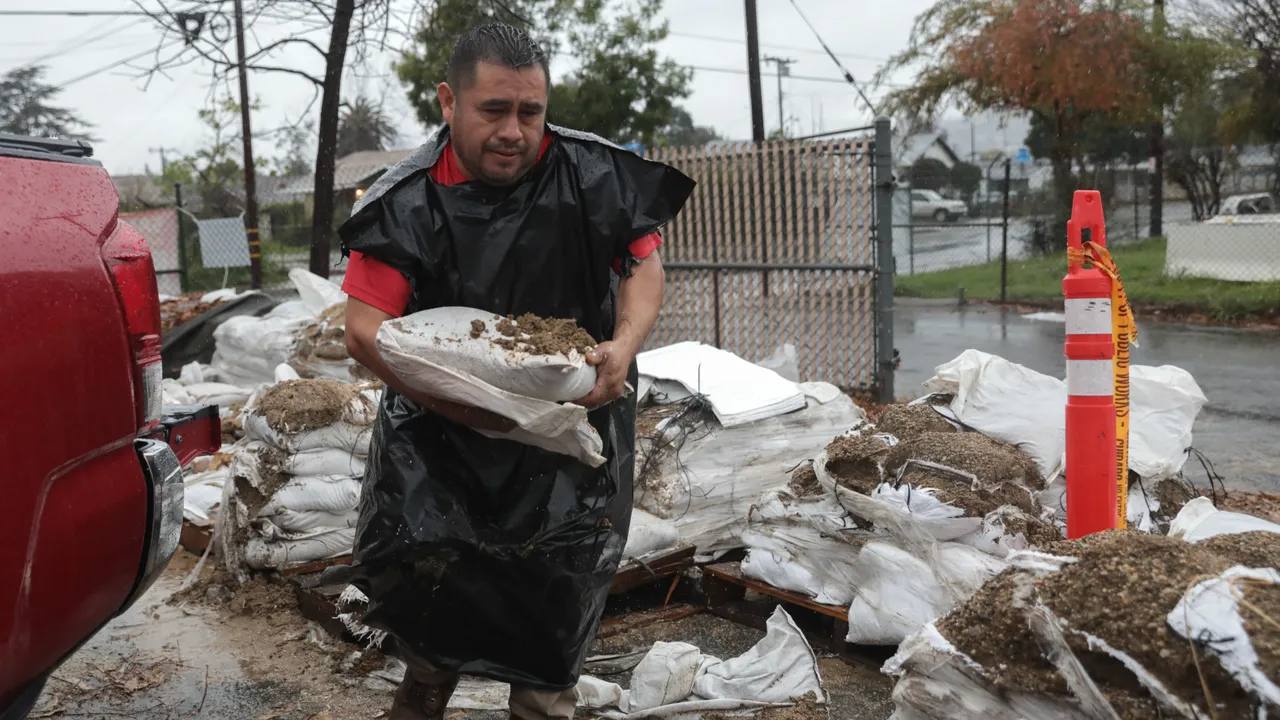 ABD'de sel felaketi! Çok sayıda ölü, onlarca yol kapalı