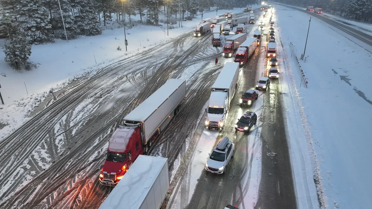 ABD'de sel felaketi! Çok sayıda ölü, onlarca yol kapalı