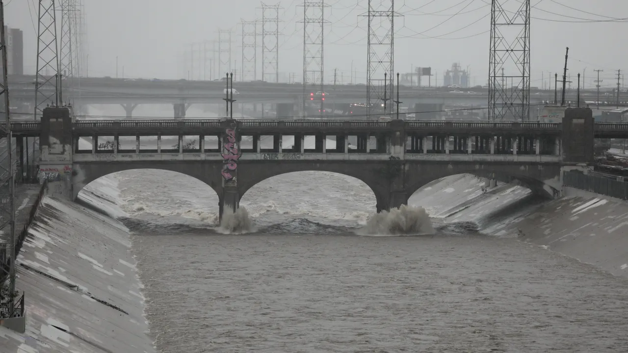 ABD'de sel felaketi! Çok sayıda ölü, onlarca yol kapalı