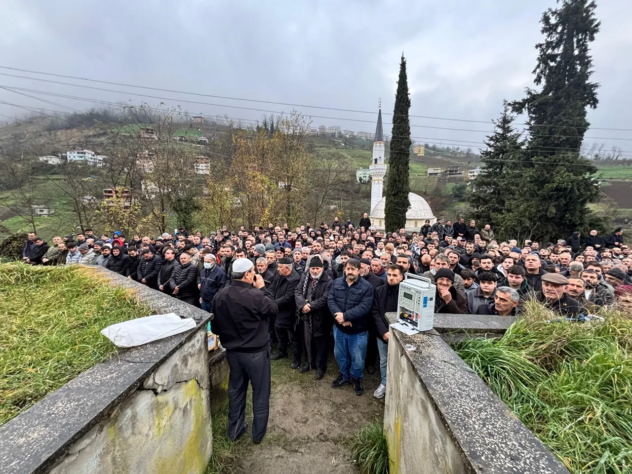 Arka koltuktan direksiyona geçip aracı kaçırdı! Gencecik bir canı hayattan kopardı