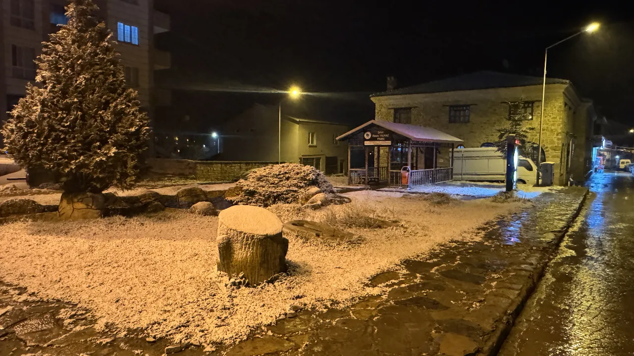 Bir anda bastıran kar İstanbul yolunda! Megakent için kritik saatler