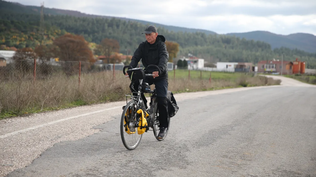 Bisikletiyle umre yolculuğu: 31 günde 3 bin 450 kilometre pedal çevirdi